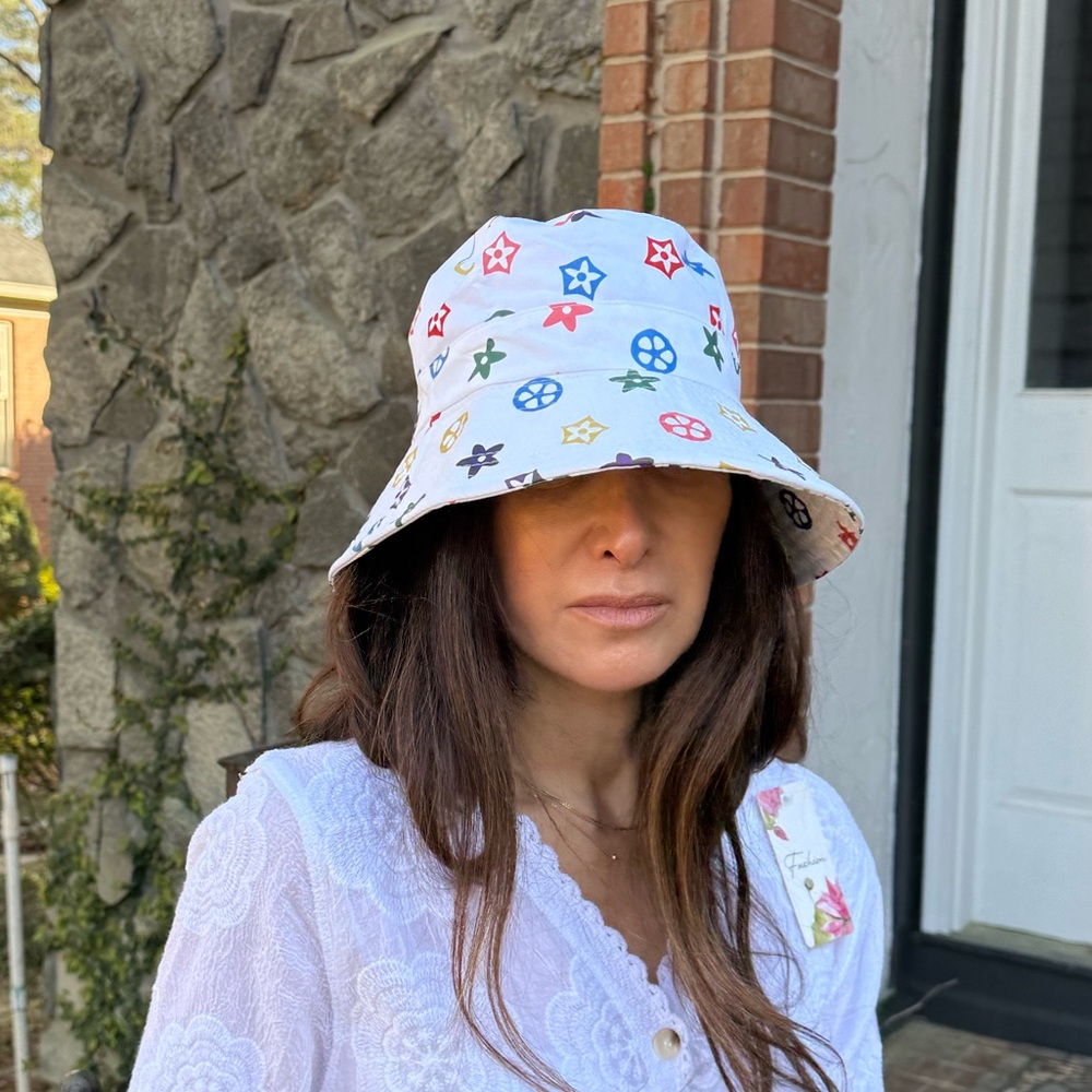 ShopEvelynne White Bucket Hat with Multicolor Star & Flower Prints